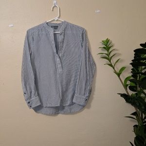 VINCE lightweight classic top